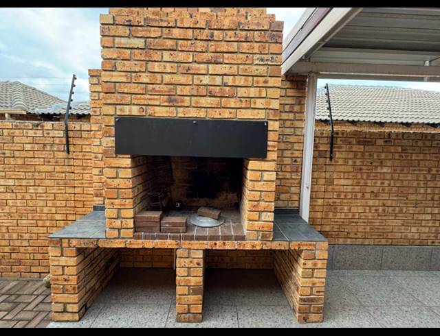 3 BEDROOM HOUSE FOR SALE IN NEW REDRUTH